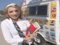Vidéo porno mobile : Candies, ice cream and a big stick in her pussy